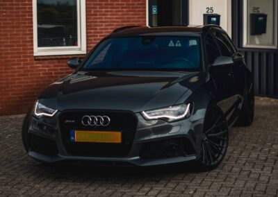 Audi RS6 schuinvoorkant