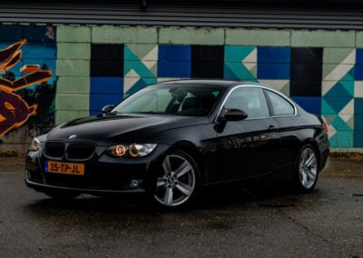 BMW 325i schuinvoorkant